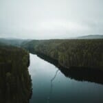 Foto: Dronebilde av en elv